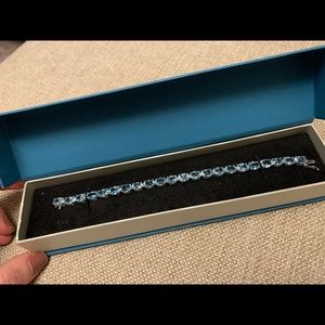 Netaya 33 Carat Genuine Sky Blue Topaz Bracelet in sterling Silver